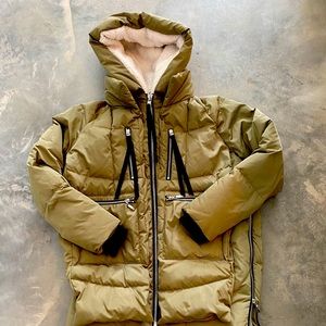 Amazon Orolay Puffer (The infamous Amazon coat)